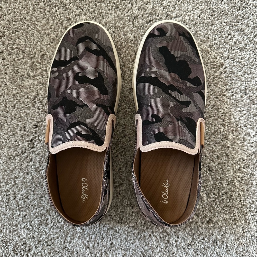OluKai women’s size 9 Camouflage Slip-On Sneakers, great condition